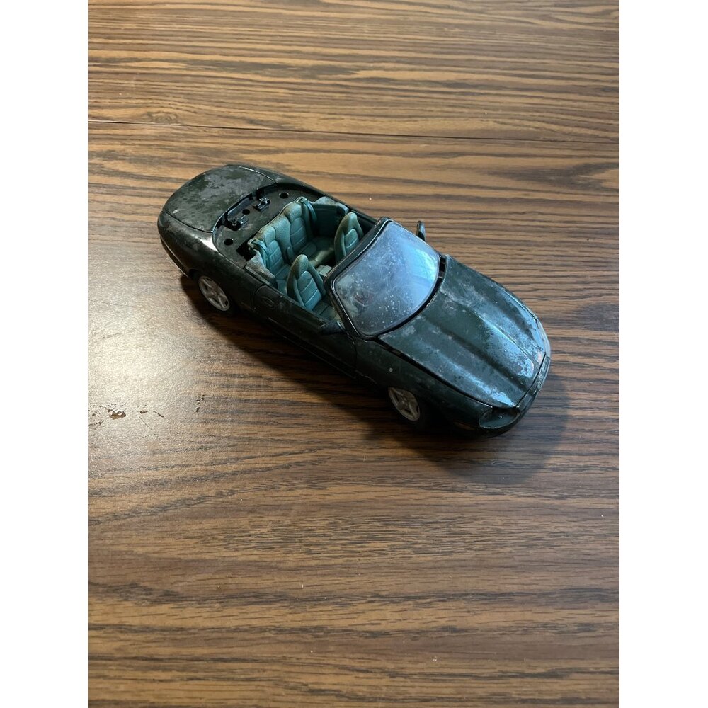 Maisto Jaguar XK8 scale 1/18 metal car